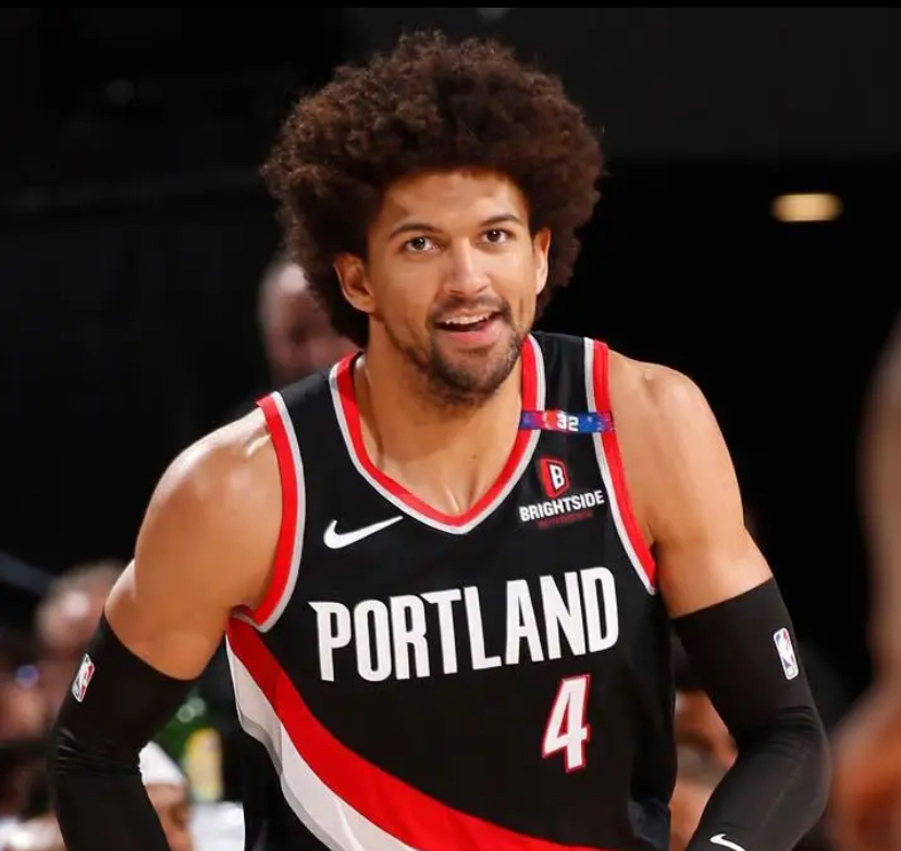 洛杉矶湖人迎法国杯关键赛，今夜外线爆发，媒体盛赞，心理建设被强调的简单介绍